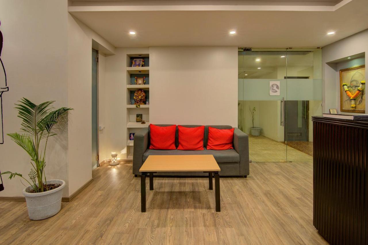 מלון מומביי Vaccinated Staff- Oyo Townhouse 105 Khar West Station מראה חיצוני תמונה